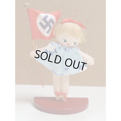 画像1: 小さな人形　ナチス・ドイツの旗を持つ少女　日独伊三国同盟