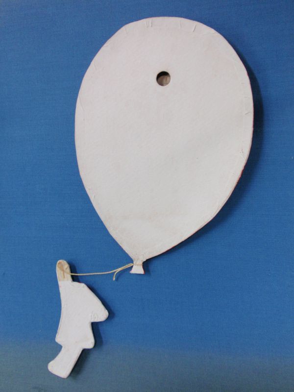 画像: 古い壁掛け／飾り　空飛ぶ風船と少年